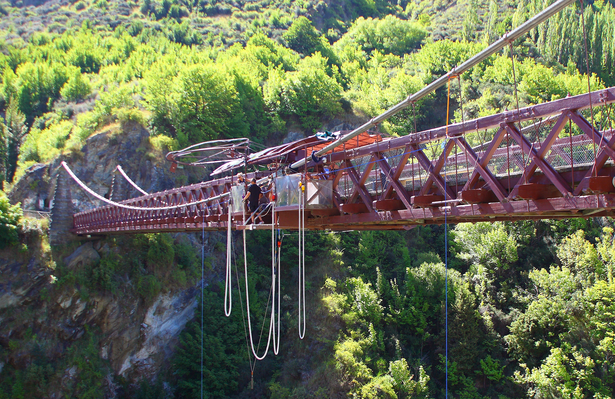 Некоторые мосты. Подвесной мост Каварау. Bungee jumping Kawarau Bridge. Самые страшные мосты мира. Мост через ущелье Каварау.